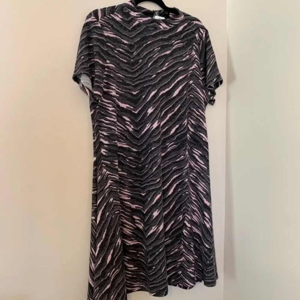 NWT Torrid size 2 pink and gray zebra dress